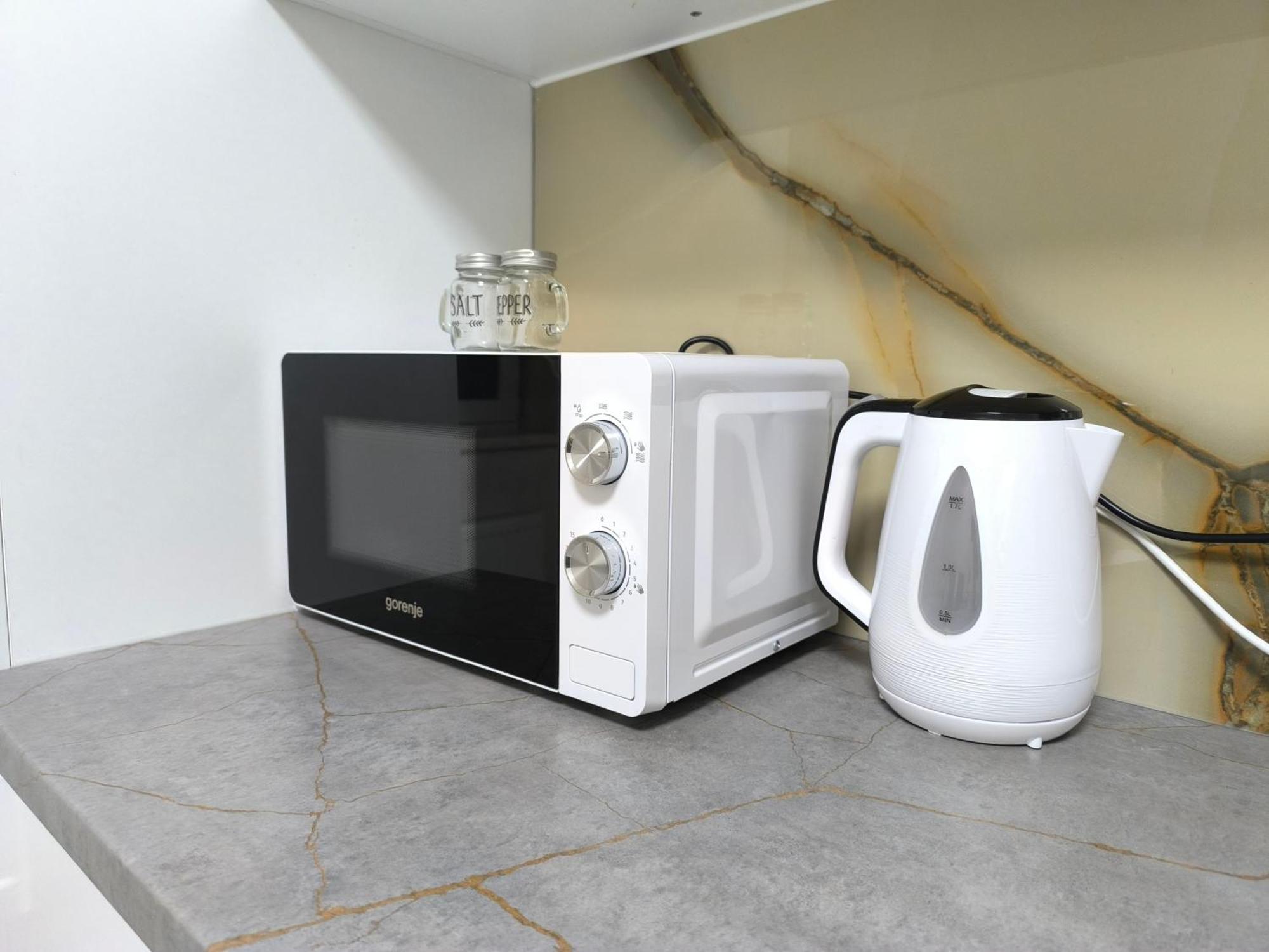 Two-room In The Center *